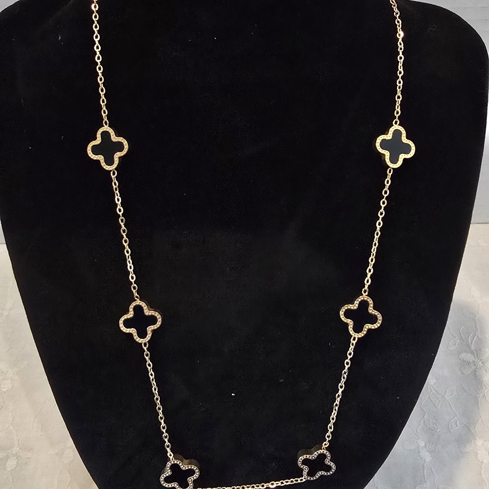 Elegant Gold Clover Necklace